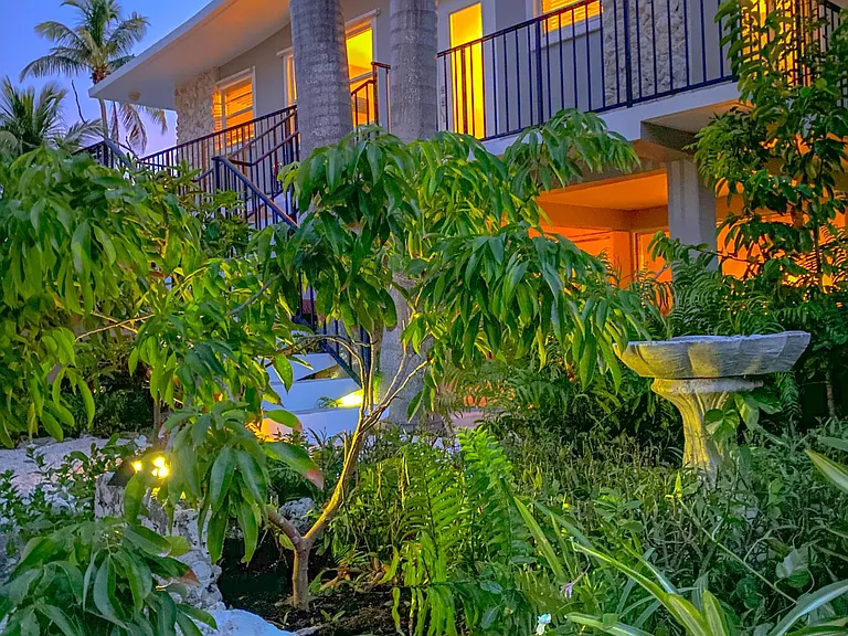 402 Coconut Dr — Photo 5