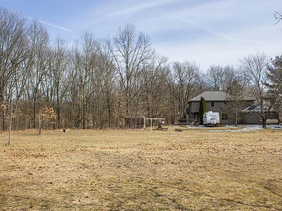 4th image of 9862 Q Ave