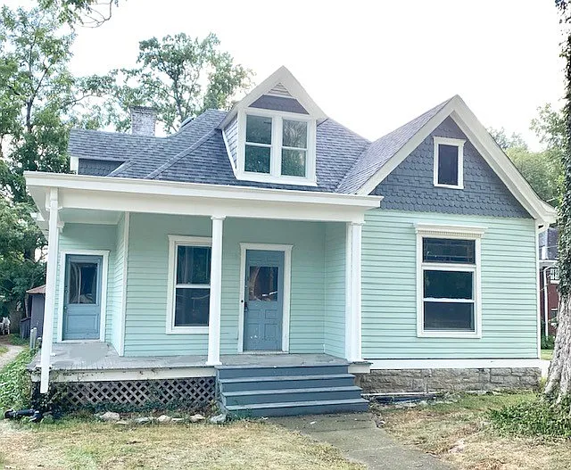 3 bed, 1200 sqft, $2,100 — Photo 1