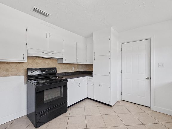 4th image of 1204 Ruby St
