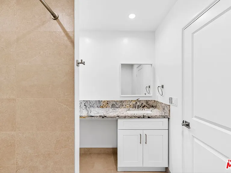 17623 Burbank Blvd — Photo 21