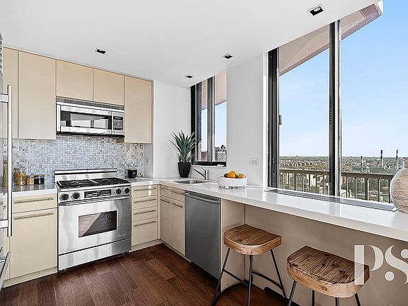 5th image of 304 E 65th St APT 39C