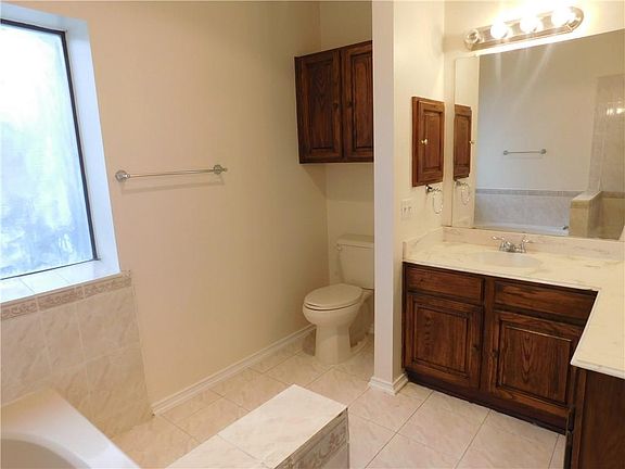 4th image of 1107 Dandelion Dr
