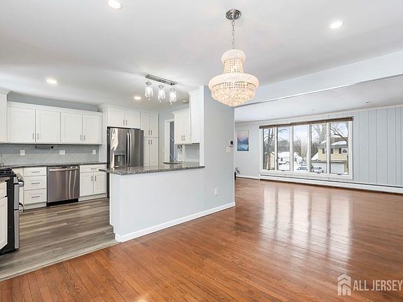 3rd image of 10 Gavel Rd