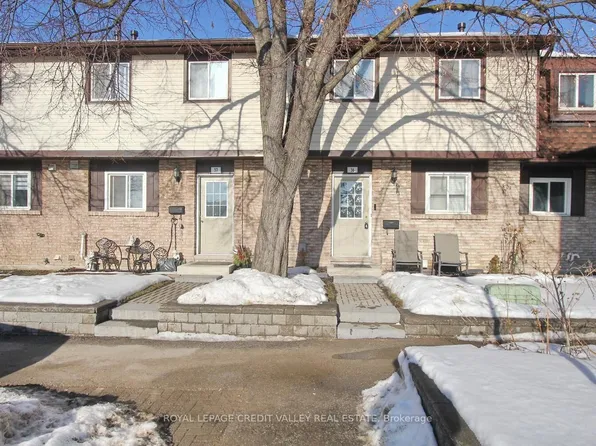 45 Hansen Rd N #36, Brampton, ON L6V 3C5