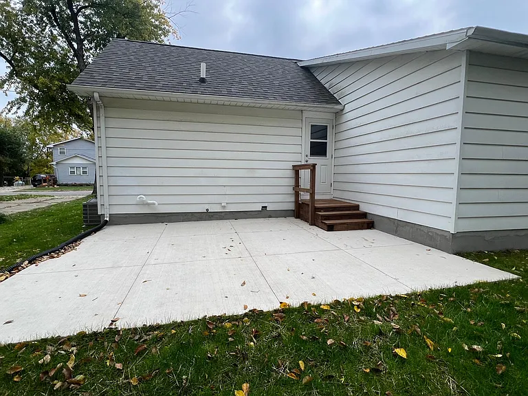 Backyard patio, rear entry