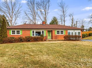 3226 Charlyne Dr, Hendersonville, NC 28792