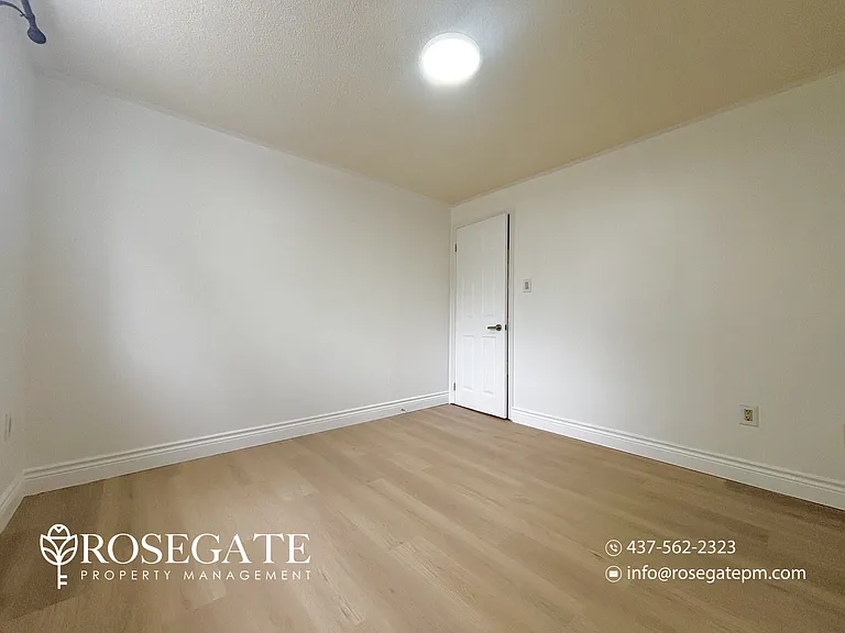 594 Queen Victoria Dr #2 — Photo 9