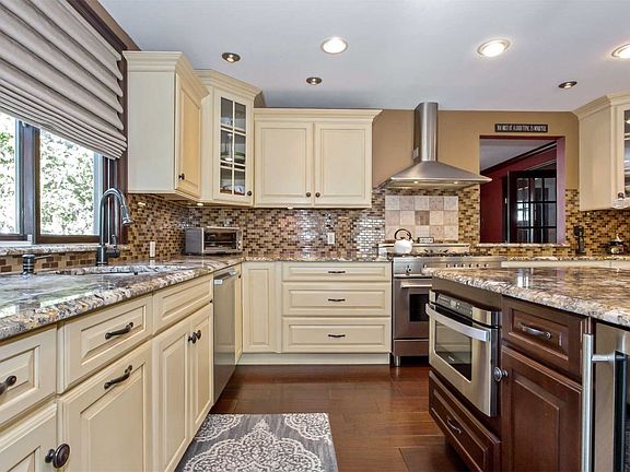 3rd image of 12 Colgate Ln