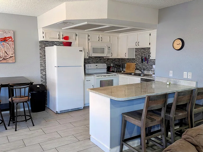 453 Mesa Blvd #201 — Photo 5