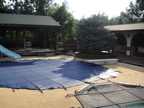 3rd image of 801 S Cedar Grove Blvd