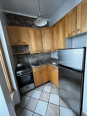 Rented by Salon Realty Corp | media 3