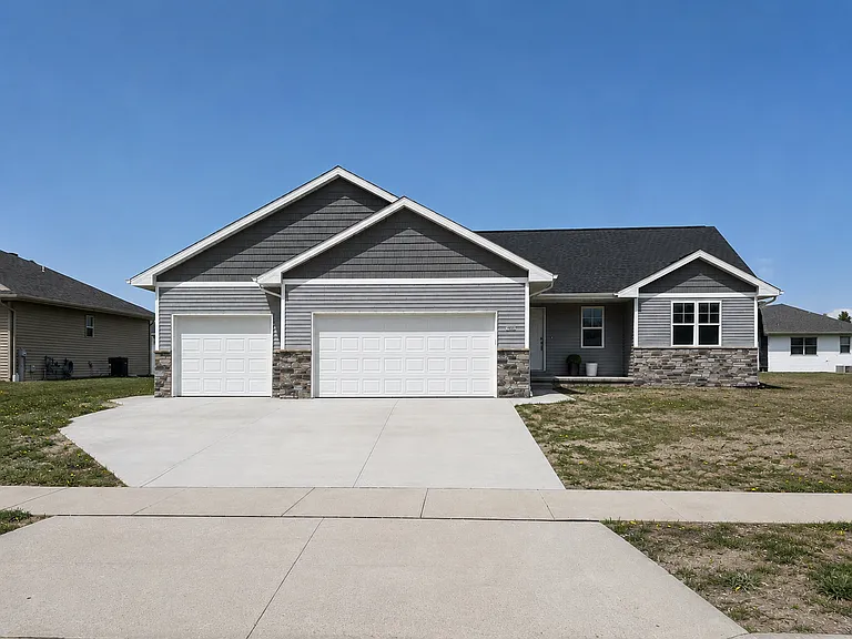 4614 Richard Ln — Photo 1