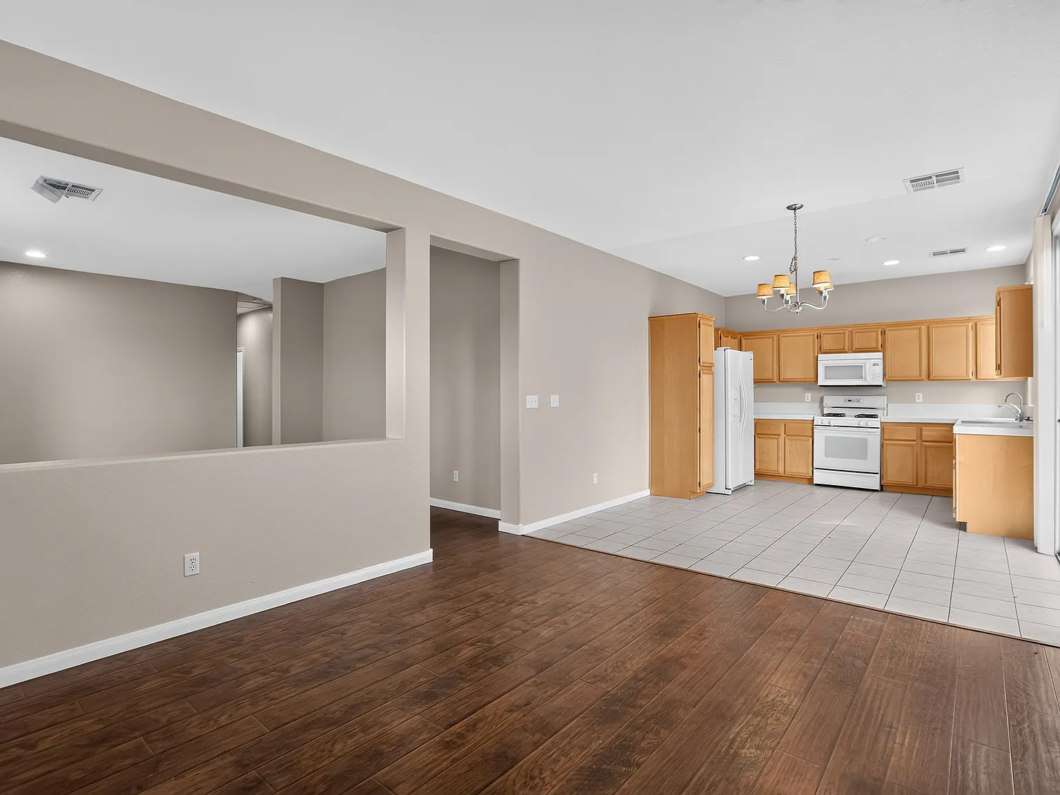3 bed, 1411 sqft, $2,095 — Photo 4