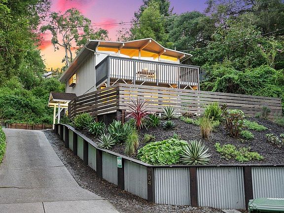 5th image of 704 Encino Dr