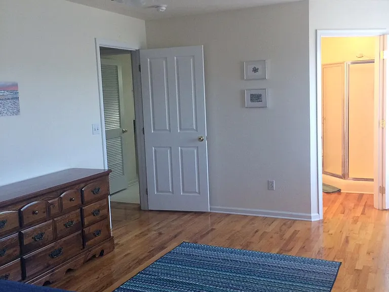 508 Lake Ter — Photo 7