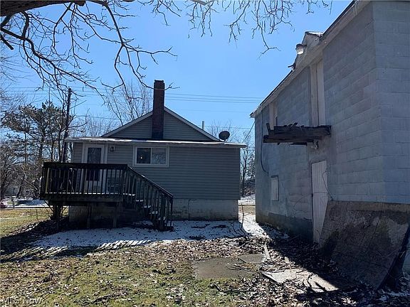 3rd image of 2077 Eton St