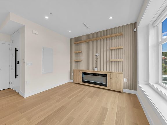 3rd image of 1620 E 53rd Ave