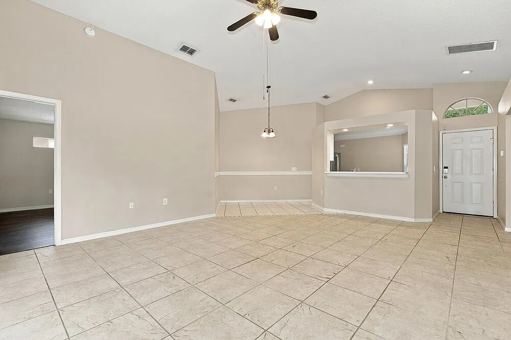 3 bed, 2.0 bath, 1545 sqft, $2,100 — Photo 4