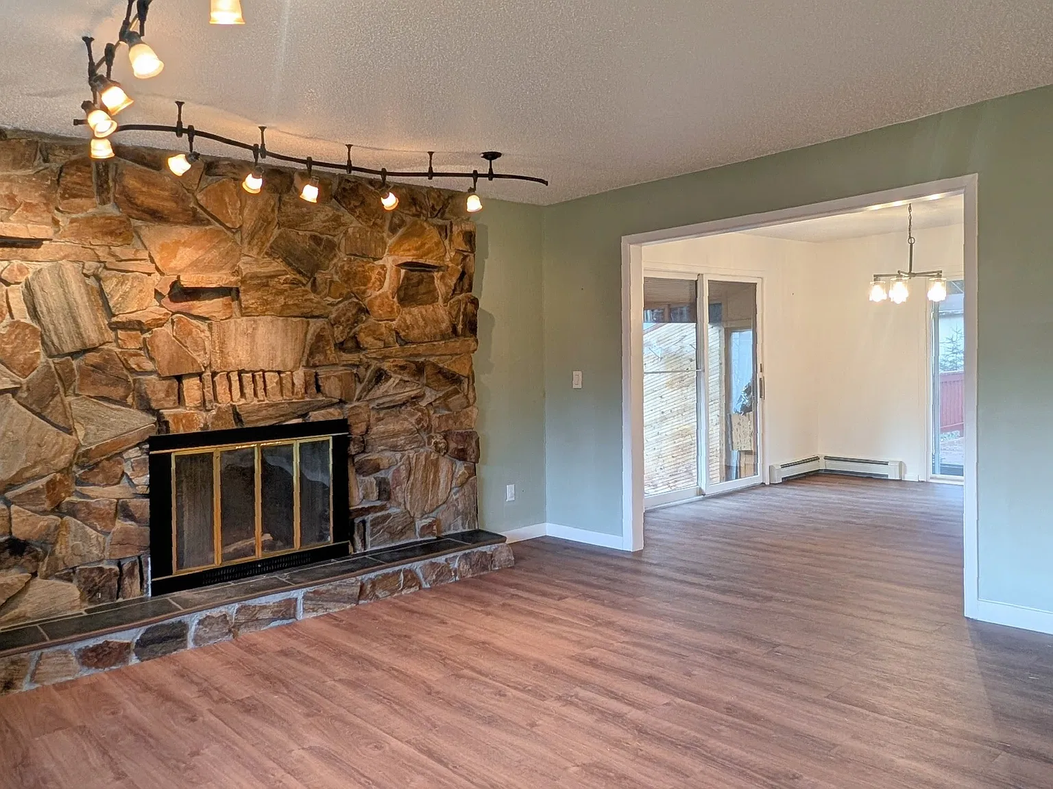 4 bed, 2030 sqft, $2,800 — Photo 2