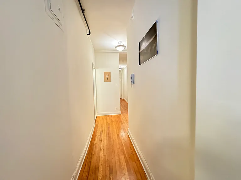 515 Cathedral Pkwy #8F — Photo 2