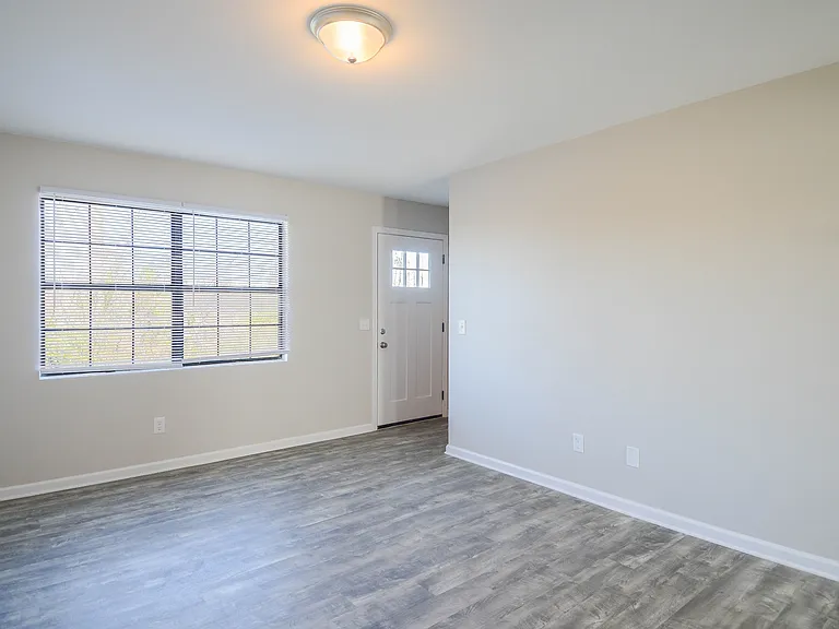 4902 E 11th St #4 — Photo 1