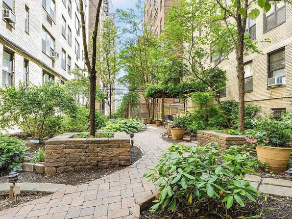 414 East 52nd Street 5D image 8 of 9