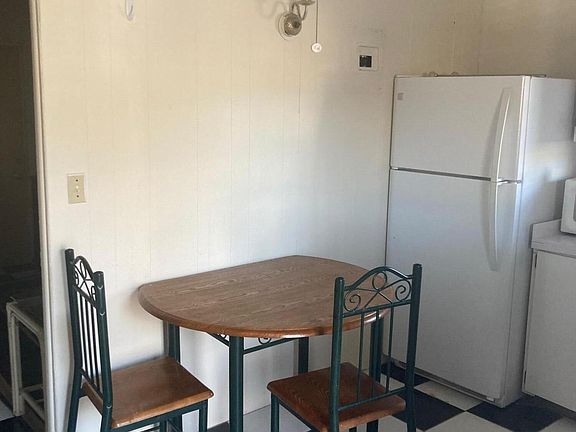 5th image of 348 Strawberry Hill Est #Qu