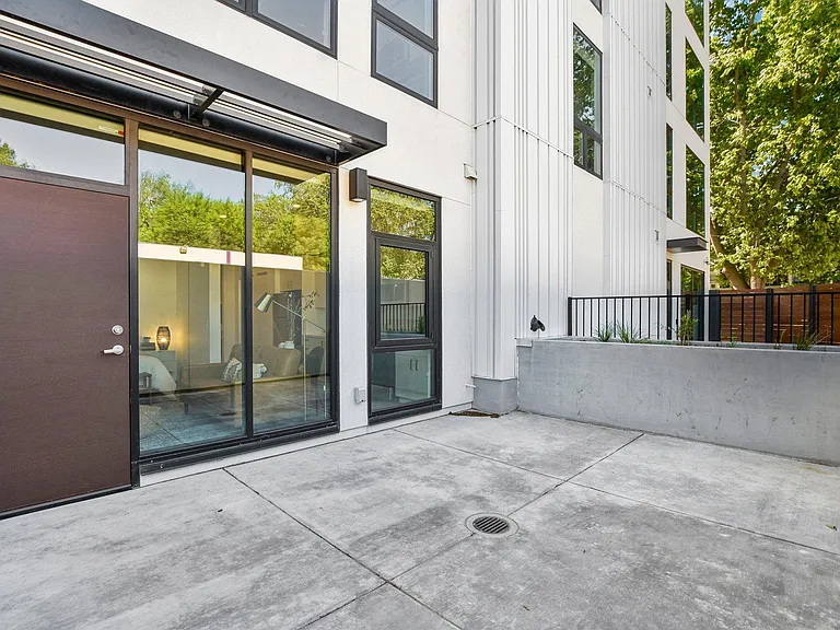 20th Place Sacramento — Photo 7