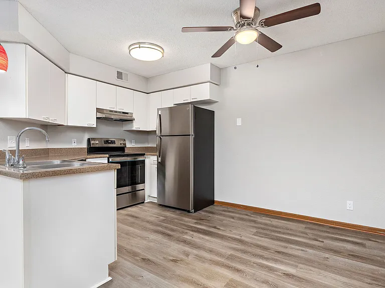 Oak Ridge Park Apartments — Photo 14