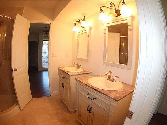 5th image of 5508 Red Oak Cir
