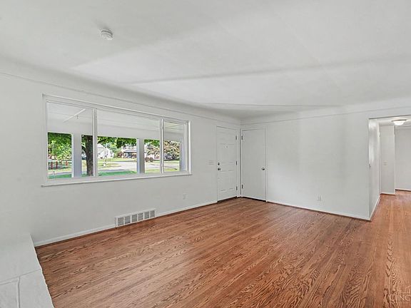 3rd image of 10392 Humphrey Rd