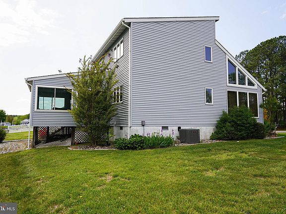 5th image of 39028 Bayview W