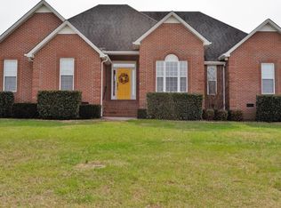 137 Hunters Ridge Dr, Tullahoma, TN 37388