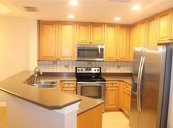 5th image of 1518 SW 50th St APT 102