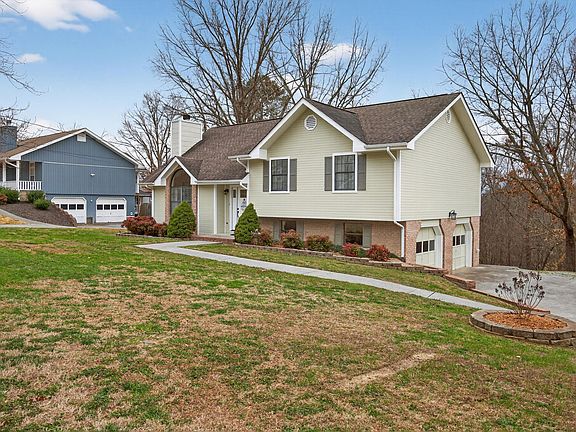 3rd image of 141 Debbie Ln