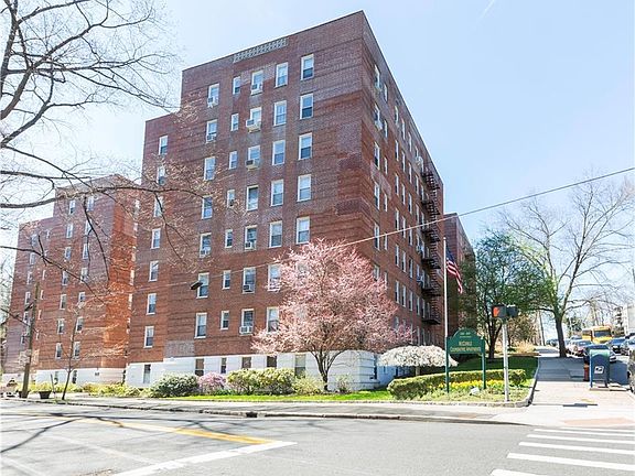 3rd image of 247 Parkview Avenue #6P