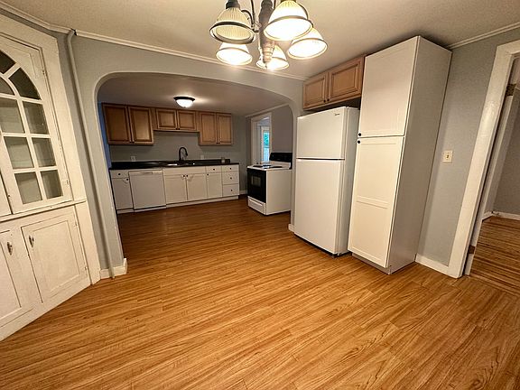 4th image of 120 School St #A