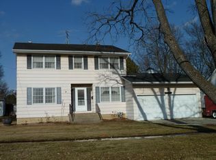 607 W Main St, New Hampton, IA 50659
