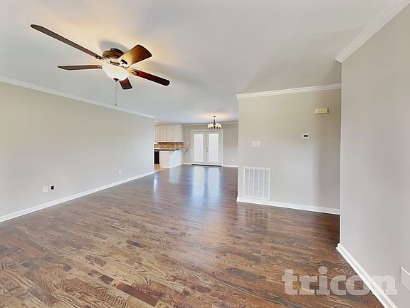 3rd image of 137 Deercroft Dr
