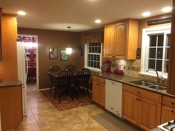 4th image of 112 Willowbend Dr