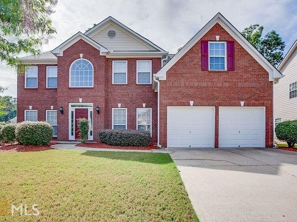 1st image of 453 Leggett Oaks Ln