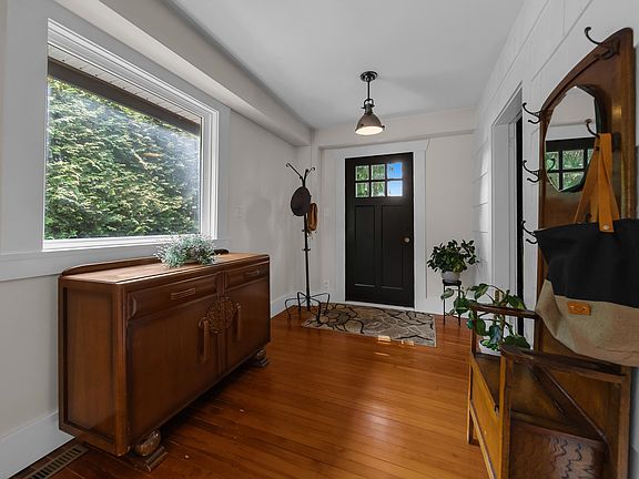 3rd image of 511 176th St