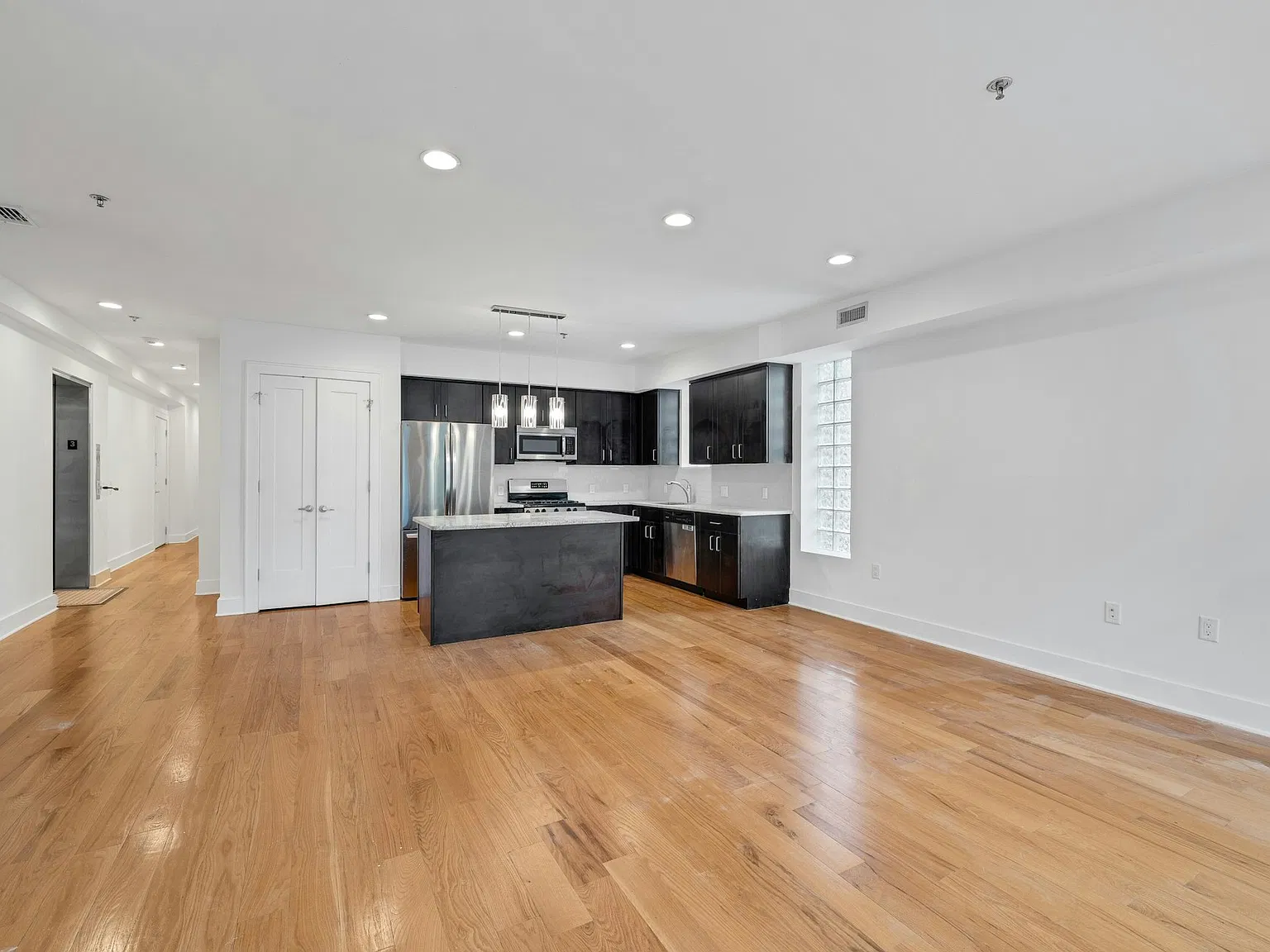 3 bed, 1750 sqft, $5,400 — Photo 2