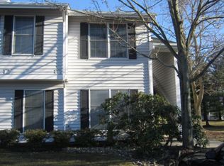 152 Mockingbird Ct, Three Bridges, NJ 08887