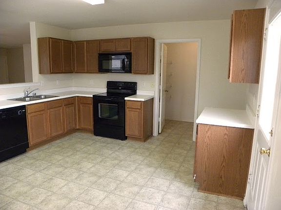 3rd image of 12816 Cedar Hollow Dr