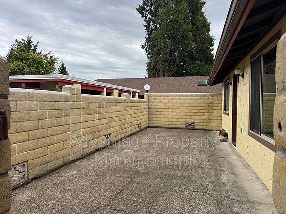 3rd image of 625 NW 29th St