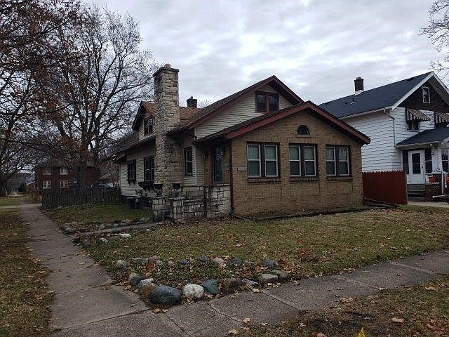1st image of 2202 S 6th St