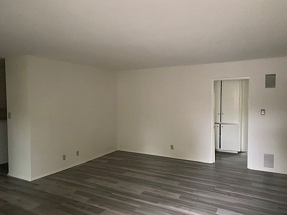 4th image of 445 S Hudson Ave APT 2
