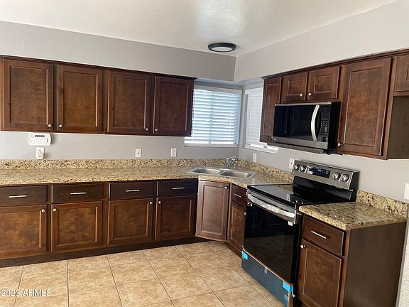 3rd image of 5021 W WINDSOR Avenue
